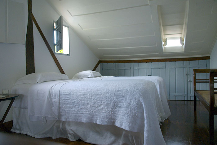 BR06BB_casa-parati-simon42-bedroom4.jpg [© Last Frontiers Ltd]