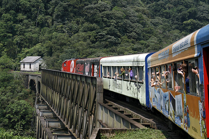 BR0910EM132_train-to-morretes.jpg [© Last Frontiers Ltd]