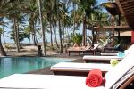 Pool, beach and sun loungers at Casa Beija Flor