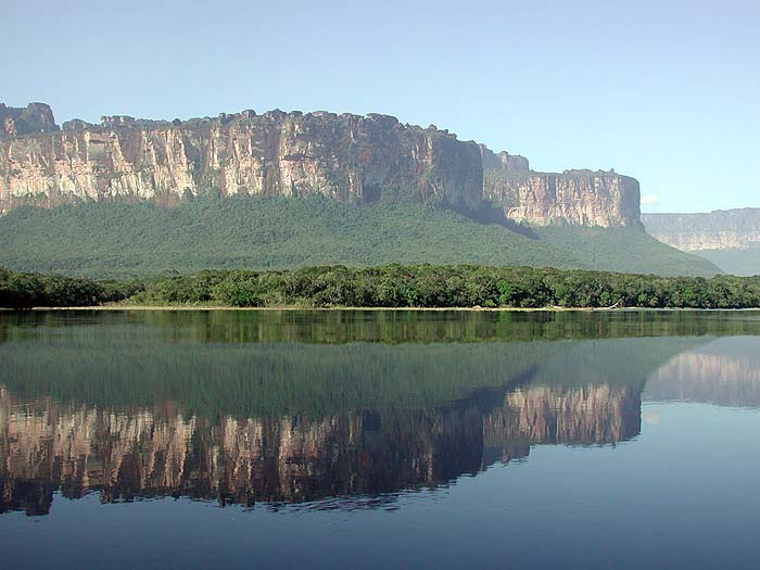 VE1202SM112_Auyan_Tepui_enroute_to_Canaima.jpg [© Last Frontiers Ltd]
