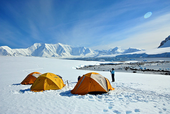 AQ10AD02_antarctic-dream-camping-kiko-guzman-55.jpg [© Last Frontiers Ltd]