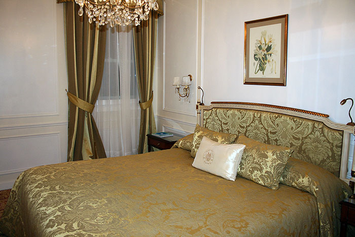 AR0315LD603_alvear-palace-premier-deluxe-suite.jpg [© Last Frontiers Ltd]