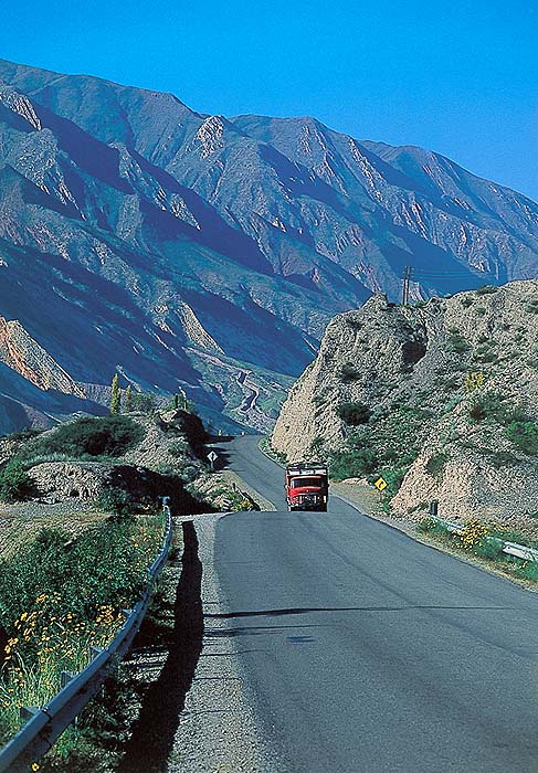 AR0395EPB08_quebrada_humahuaca_road.jpg [© Last Frontiers Ltd]