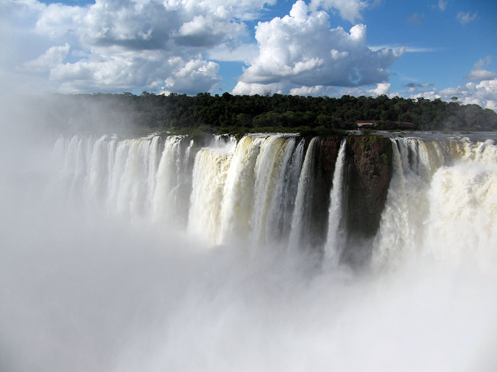 AR0411OF039_iguassu-falls.jpg [© Last Frontiers Ltd]