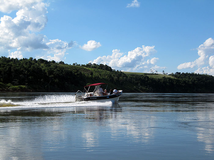 AR0411OF075_misiones-parana-river.jpg [© Last Frontiers Ltd]