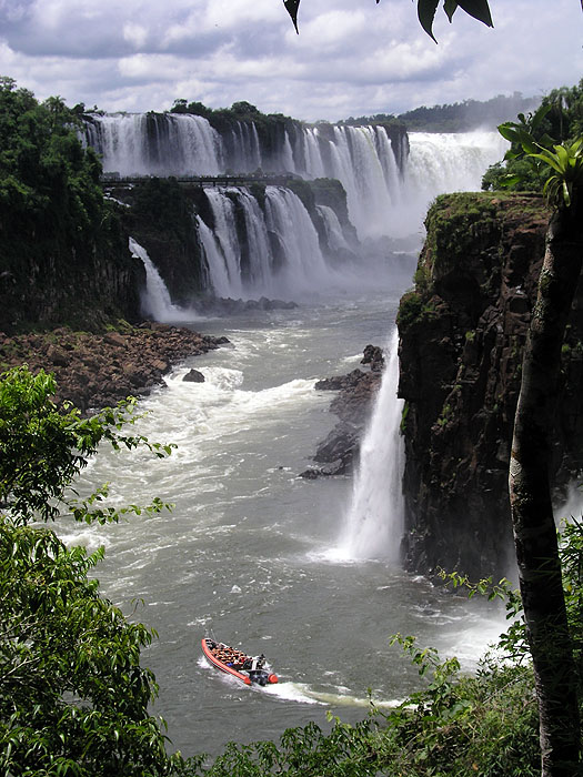 AR1206EM377_iguazu.jpg [© Last Frontiers Ltd]