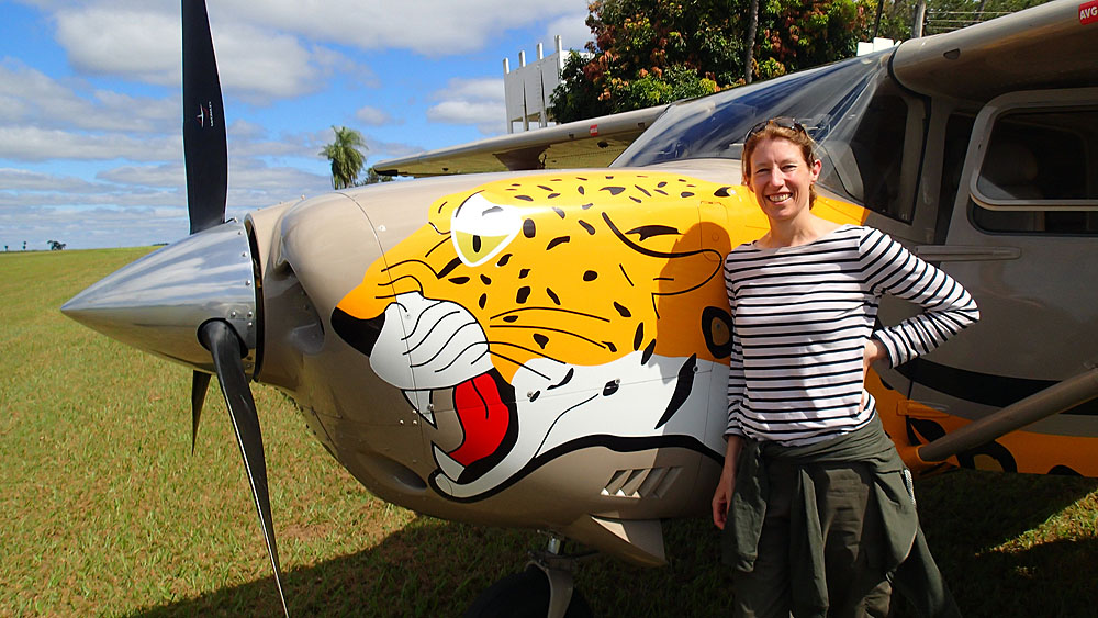 BR0519NR0136_caiman-nikki-with-robertos-plane.jpg [© Last Frontiers Ltd]