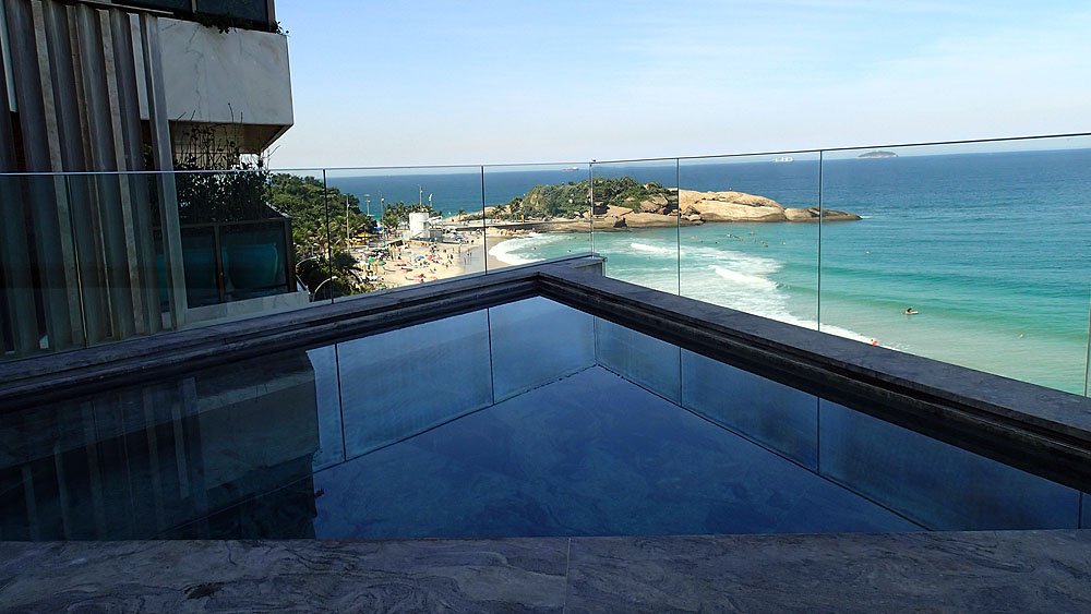 BR0519NR0990_arpoador-rooftop-pool.jpg [© Last Frontiers Ltd]