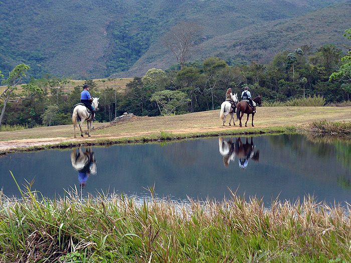 BR0911SM448_reserva-do-ibitipoca-riding-to-mountain-house.jpg [© Last Frontiers Ltd]