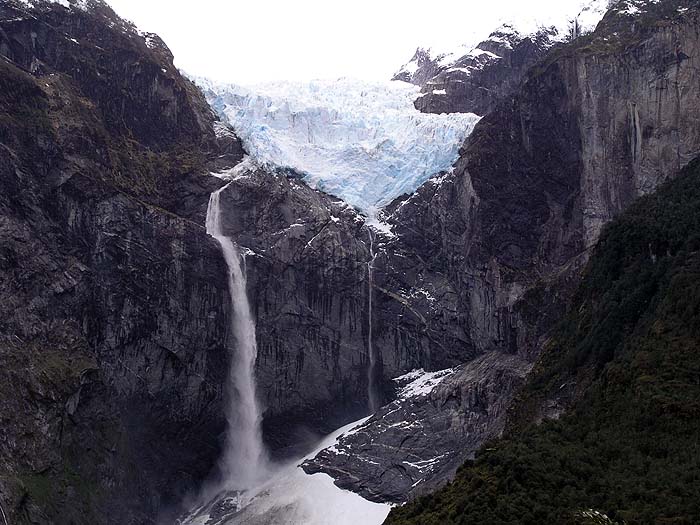 CH1005SM106_puyuhuapi_hike_queulat_glacier.jpg [© Last Frontiers Ltd]