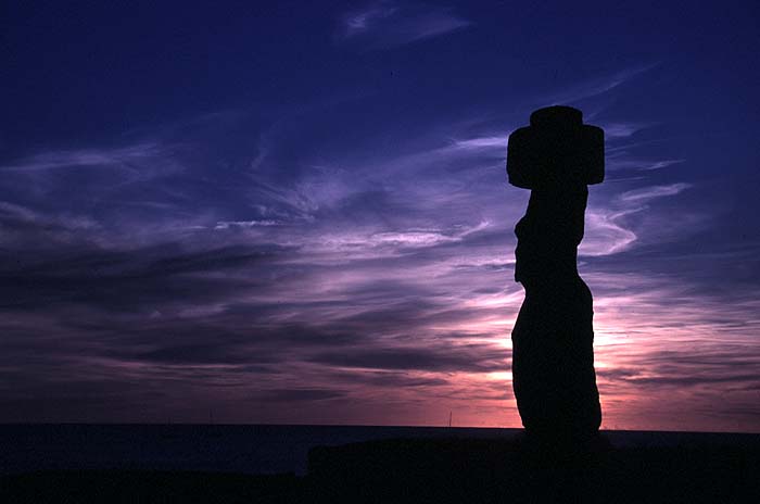 CH1098SHS012_easter_island_tahai_sunset.jpg [© Last Frontiers Ltd]