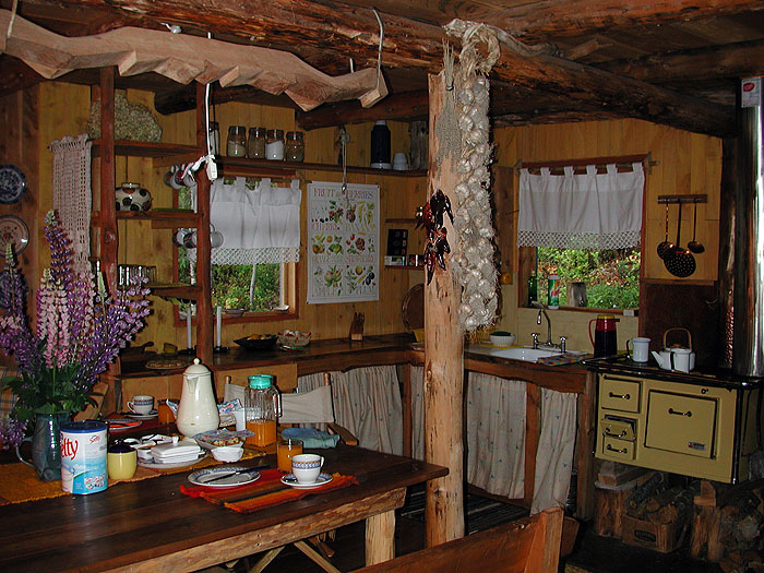 CH1101RH0210_Guests_Cabin_Bandurrias_Island.jpg [© Last Frontiers Ltd]