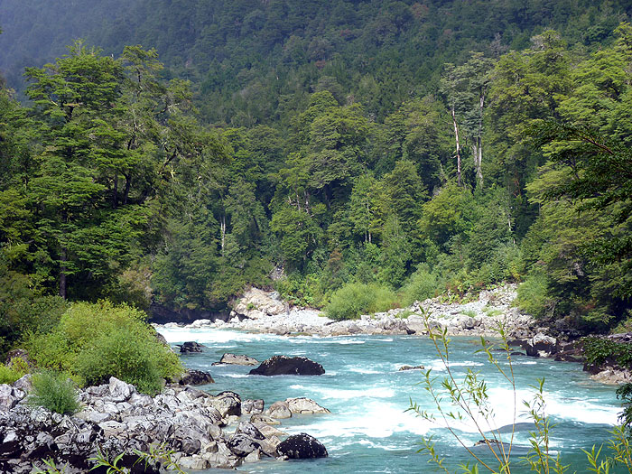 CL0214EP0958_futaleufu-valley.jpg [© Last Frontiers Ltd]