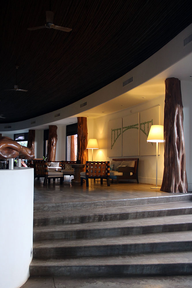 CL0919LD247_hangaroa-lobby.jpg [© Last Frontiers Ltd]