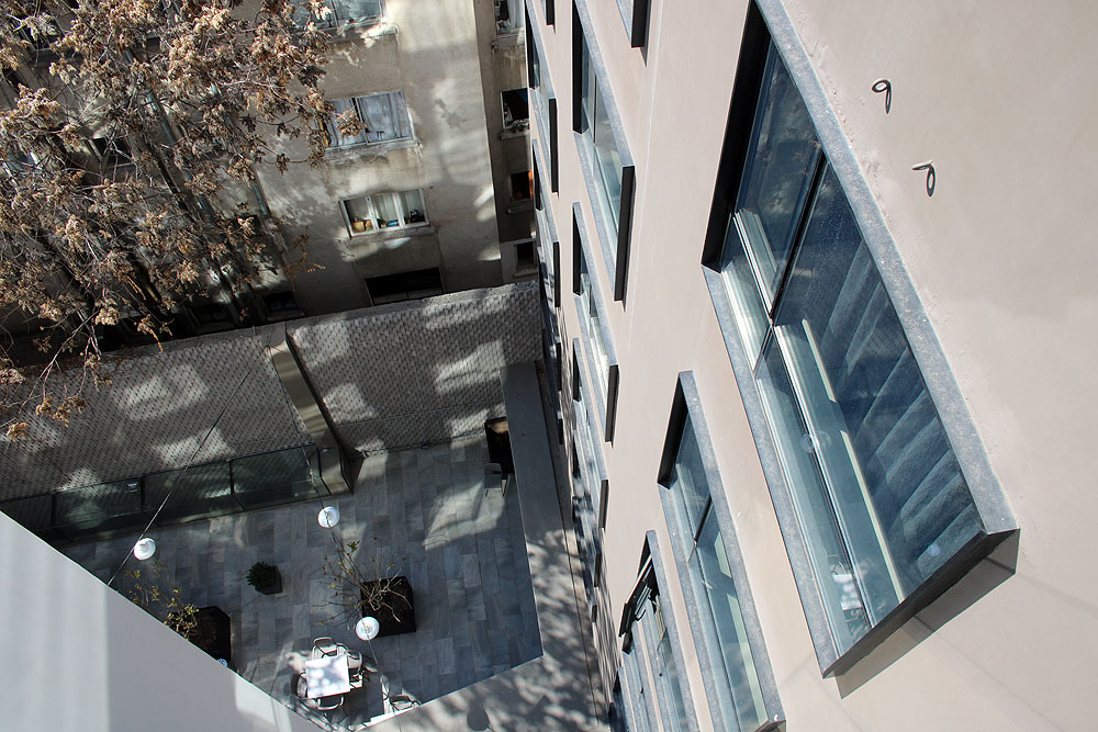 CL0919LD777_cumbres-lastarria-internal-courtyard.jpg [© Last Frontiers Ltd]