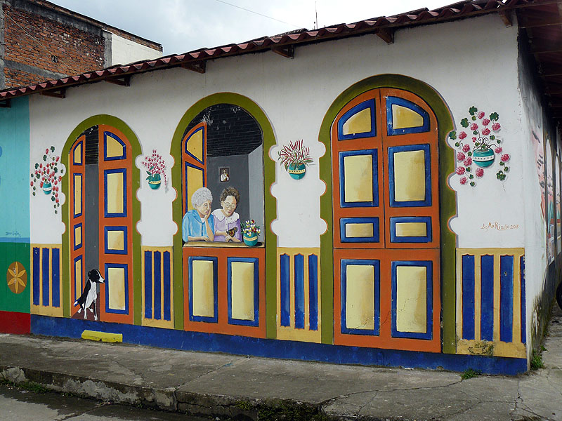 CO0517SM401_coffee-region-pijao-murals.jpg [© Last Frontiers Ltd]