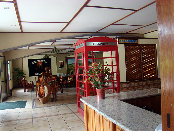 CR13AO_arenal-observatory-lodge-lobby2.jpg [© Last Frontiers Ltd]