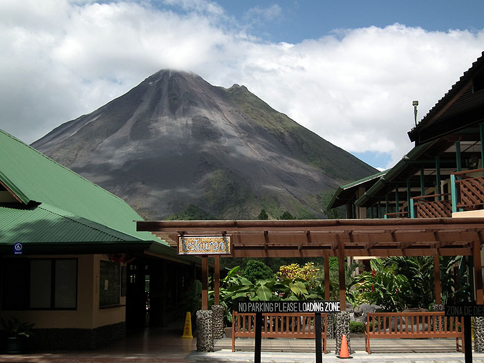 CR13AO_arenal-observatory-lodge-main-lodge.jpg [© Last Frontiers Ltd]