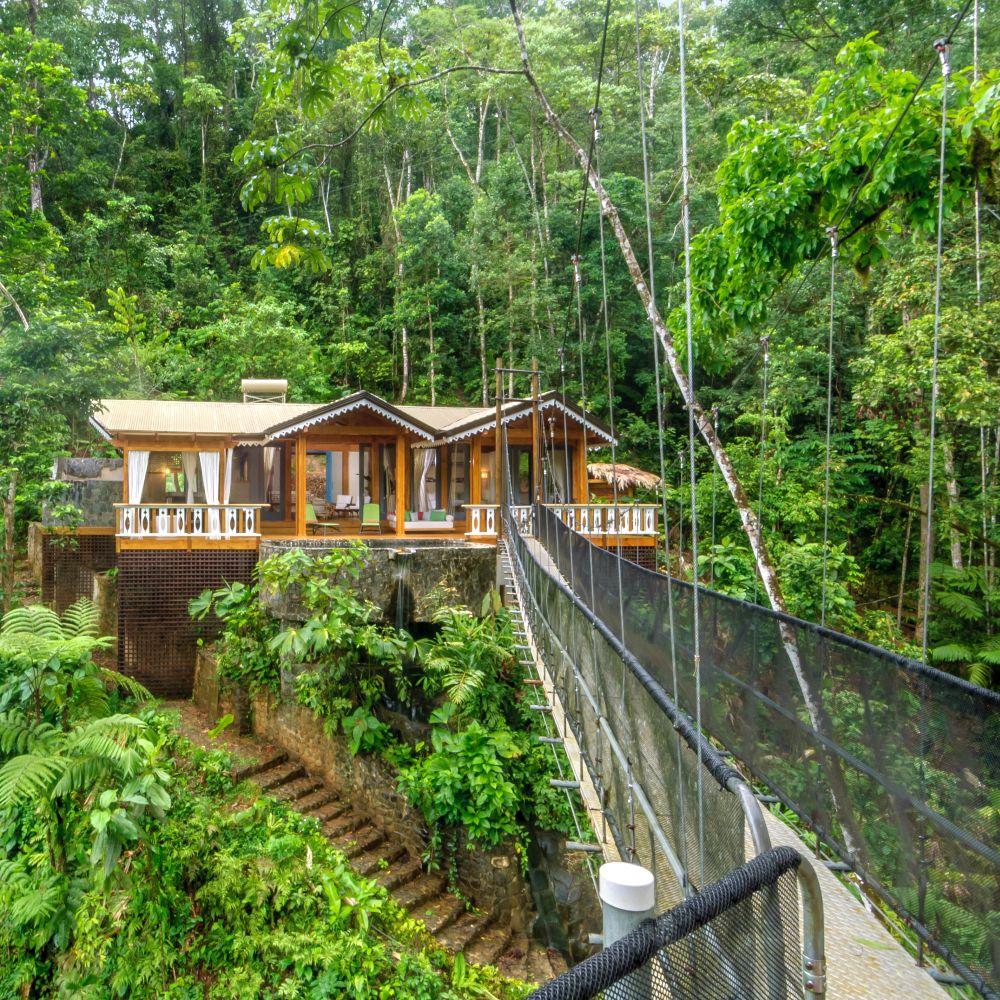 CR1909BO007_pacuare-lodge-canopy-suite.jpg [© Last Frontiers Ltd]
