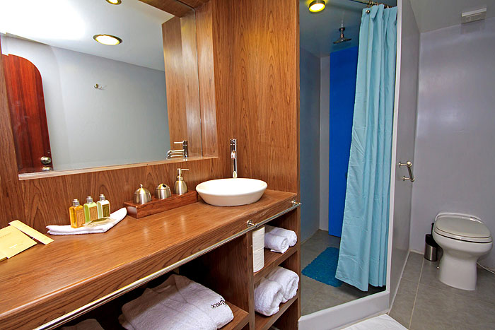 GP12HC02_oceanspray-bathroom2.jpg [© Last Frontiers Ltd]