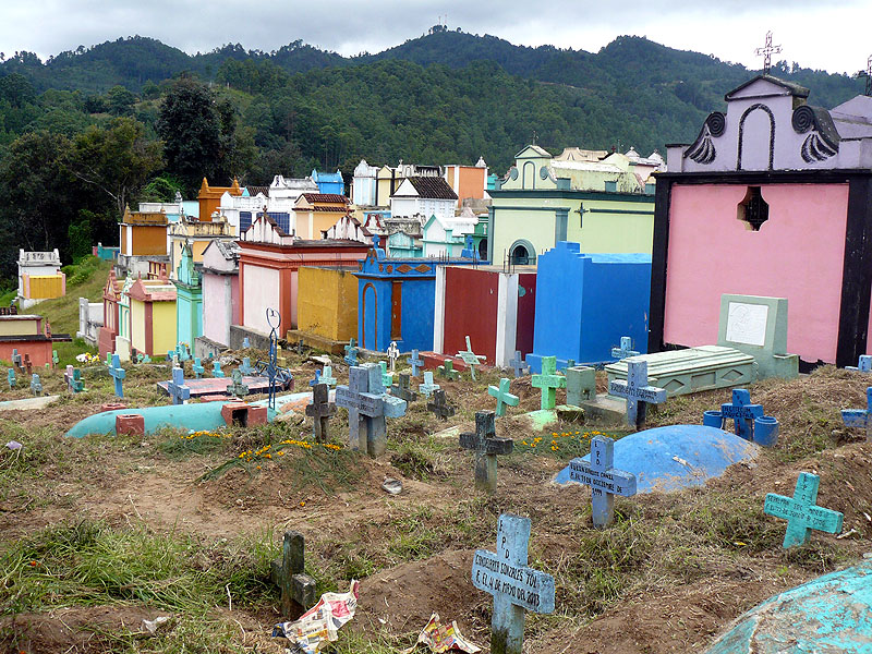 GU1014FD223_cemetary-chichicastenango-market.jpg [© Last Frontiers Ltd]