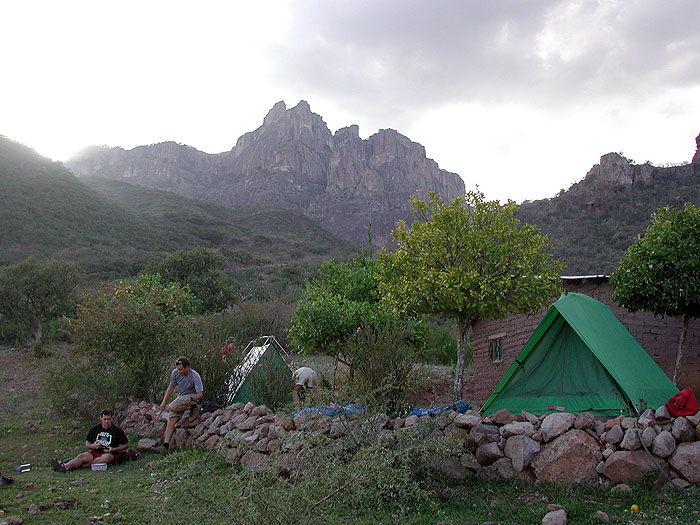 MX0304EM214_copper_canyon_hike.jpg [© Last Frontiers Ltd]