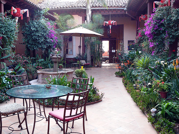 MX0507SM466_la_casa_encantada_patzcuaro.jpg [© Last Frontiers Ltd]