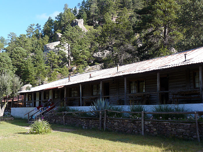 MX0910JF343_sierra-lodge.jpg [© Last Frontiers Ltd]