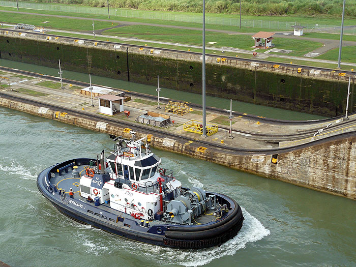 PA0508SM536_miraflores-locks.jpg [© Last Frontiers Ltd]