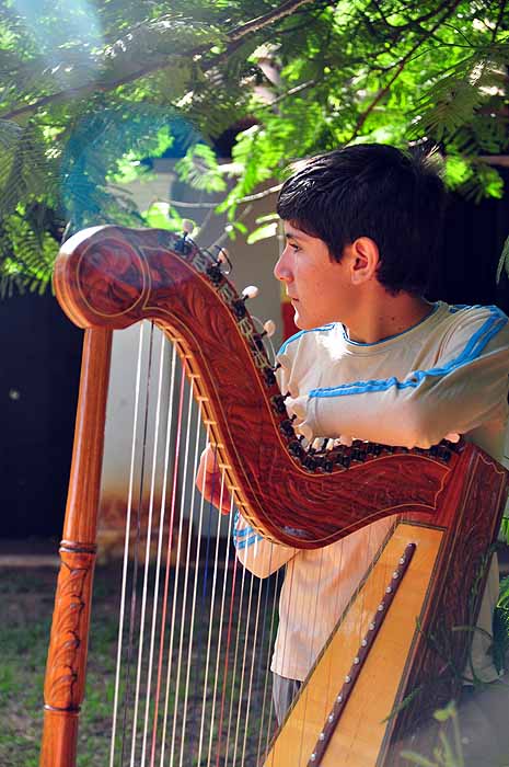 PY0210SM_santa-maria-paraguayan-harp.jpg [© Last Frontiers Ltd]