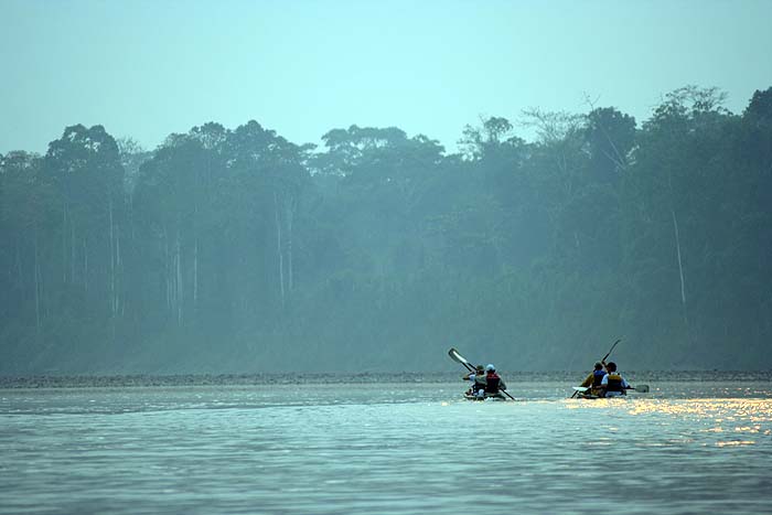 PE0905EP253_tambopata_kayak.jpg [© Last Frontiers Ltd]