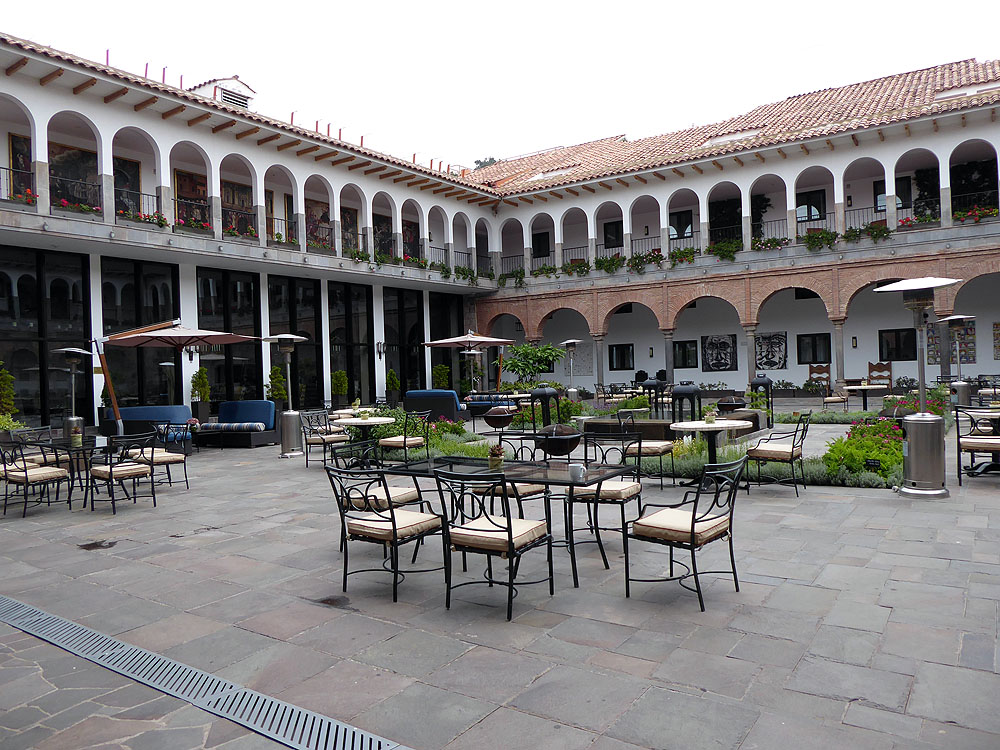 PE1018SM307_cusco-marriott-el-convento-courtyard.jpg [© Last Frontiers Ltd]