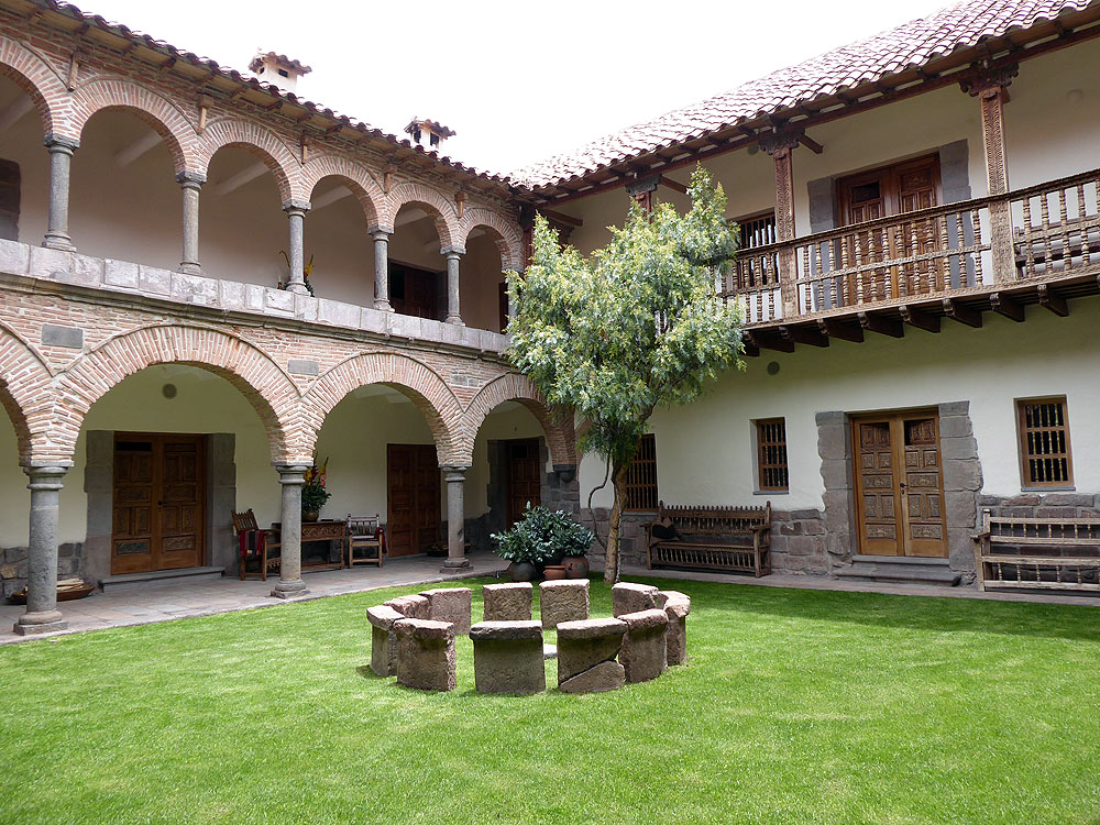 PE1018SM375_cusco-la-casona-courtyard.jpg [© Last Frontiers Ltd]