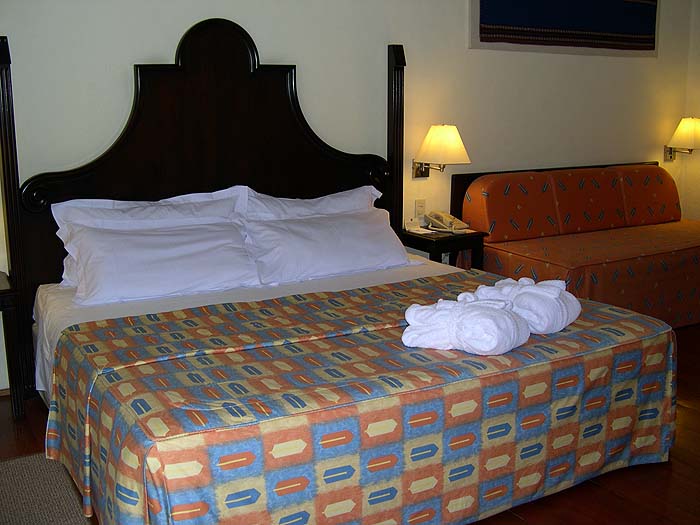 PE1105SM447_novotel_cusco_colonial_room.jpg [© Last Frontiers Ltd]