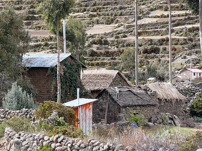 PE1109SM101_amantani-lake-titicaca.jpg [© Last Frontiers Ltd]