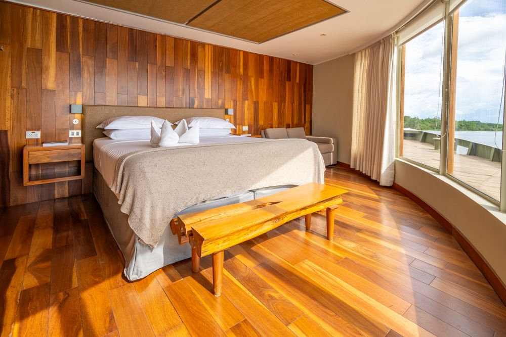 PE1801DE002_delfin-3-corner.jpg [© Last Frontiers Ltd]