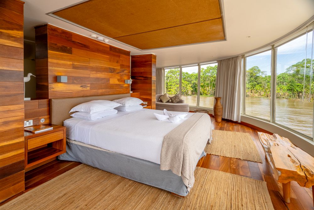 PE1801DE010_delfin-3-owners.jpg [© Last Frontiers Ltd]