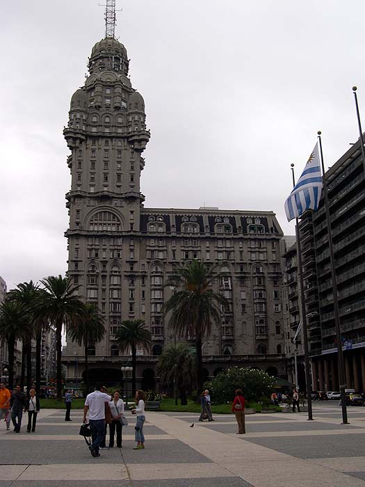 UR0405SM022_Montevideo.jpg [© Last Frontiers Ltd]